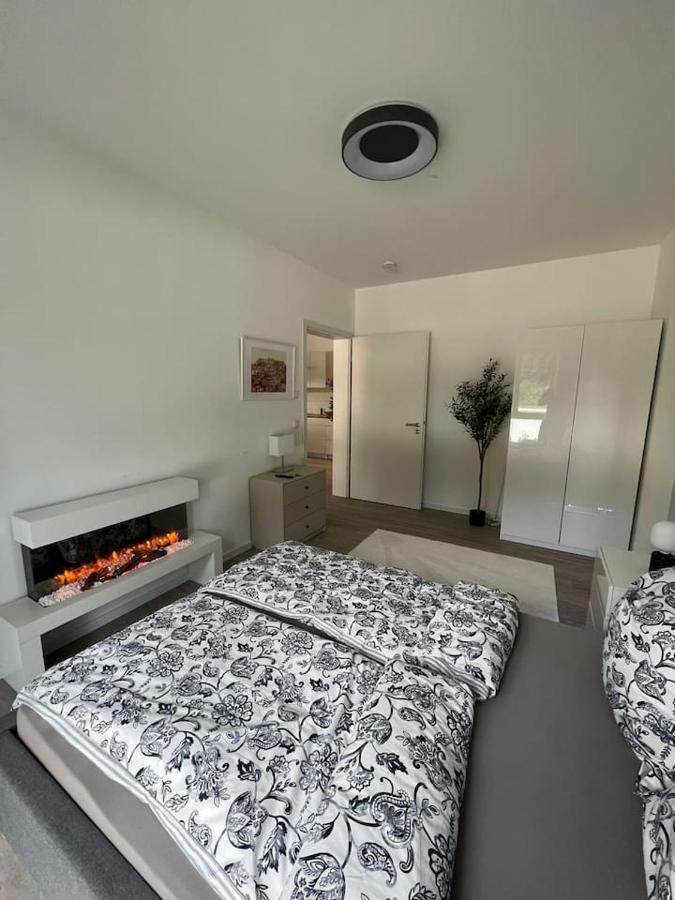 Luxurioeses Apartment,Neubau, 4 Personen, Parkplatz, Griechischer Stil Бохум Екстериор снимка