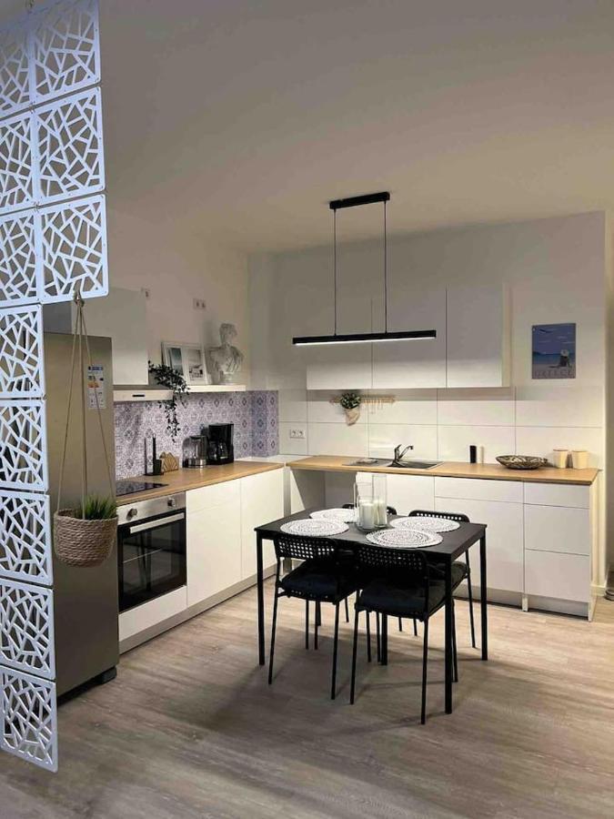 Luxurioeses Apartment,Neubau, 4 Personen, Parkplatz, Griechischer Stil Бохум Екстериор снимка